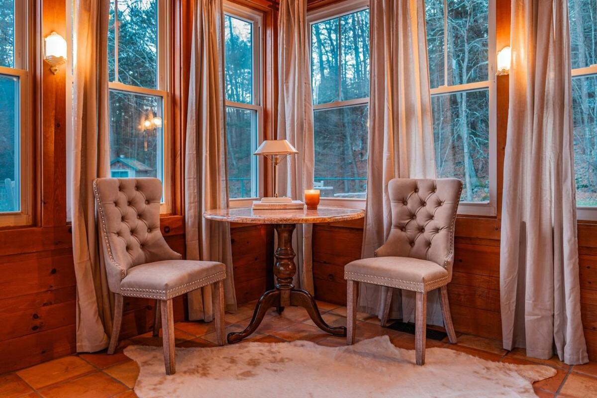 Poconos Mansion With Pool Hot Tub And Sauna Tennis And Holiday home *