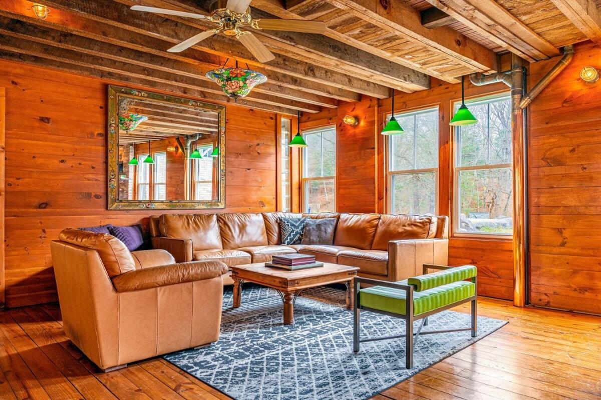 Holiday home Poconos Mansion With Pool Hot Tub And Sauna Tennis And *