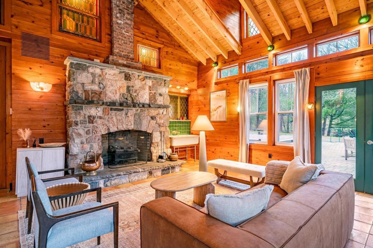 Poconos Mansion With Pool Hot Tub And Sauna Tennis And Holiday home Milford