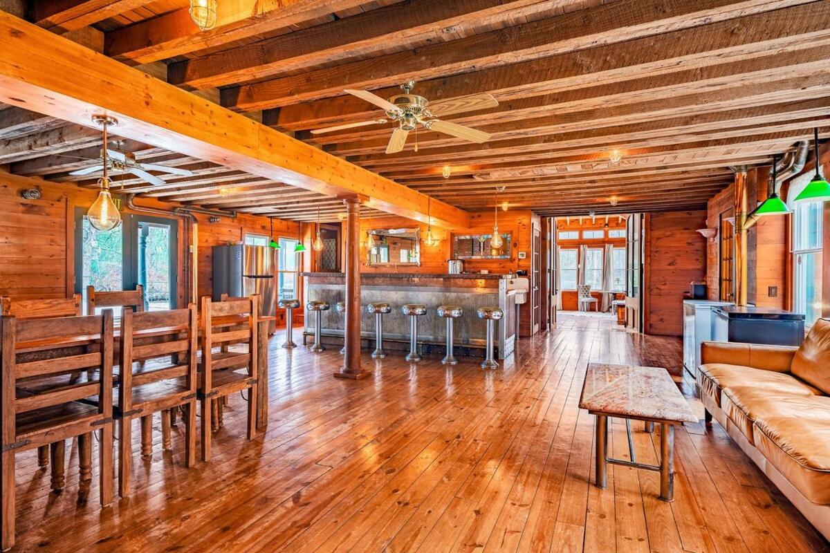 Poconos Mansion With Pool Hot Tub And Sauna Tennis And Holiday home